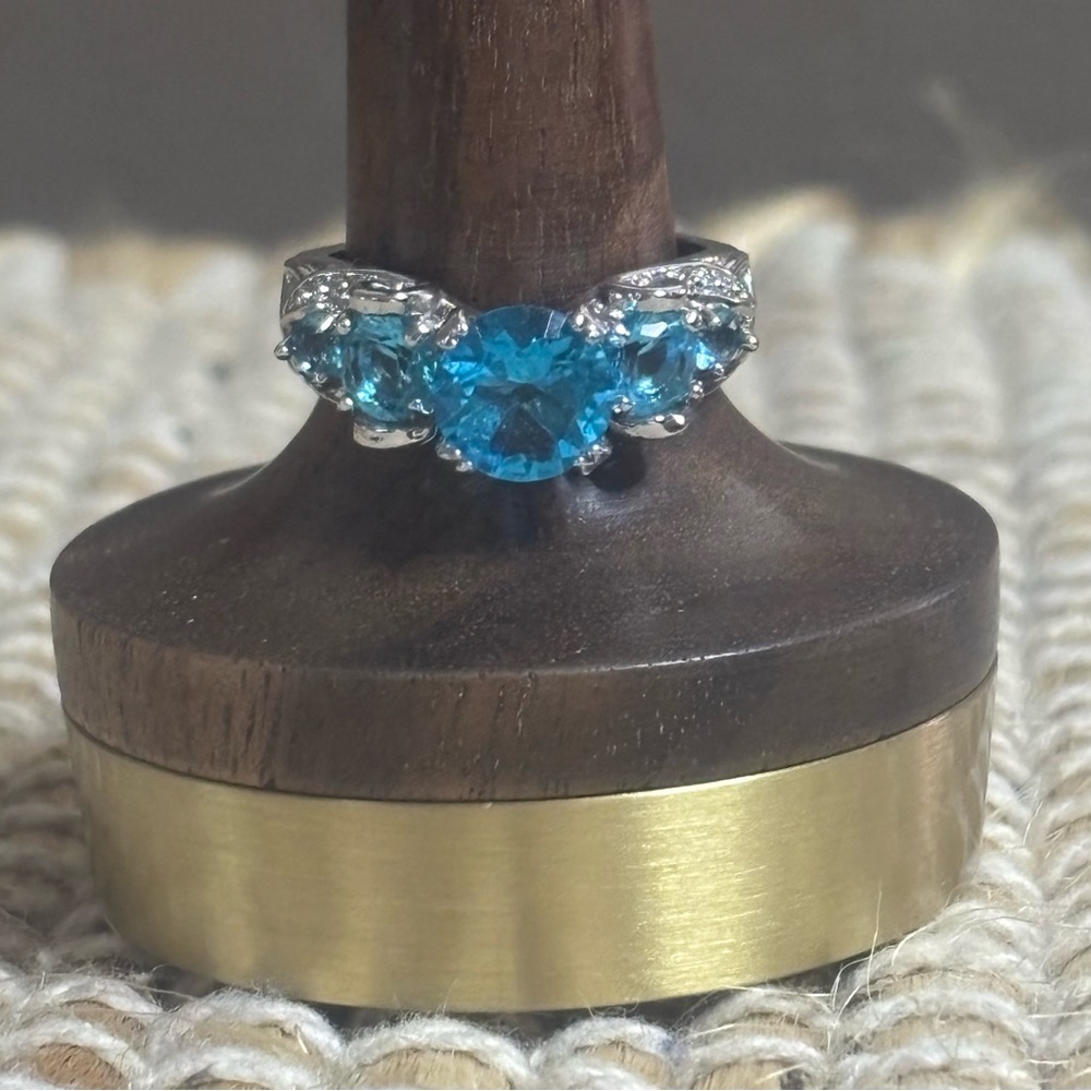 Blue Cubic Zirconia Round‎ Multi Stone Silver Tone Costume Ring Women’s Size 7